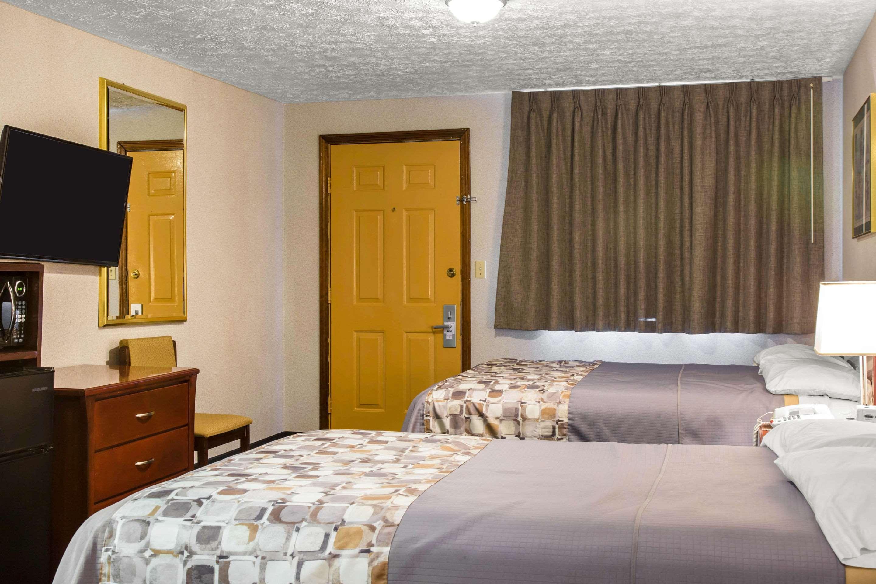 Rodeway Inn & Suites Branford - Guilford Экстерьер фото