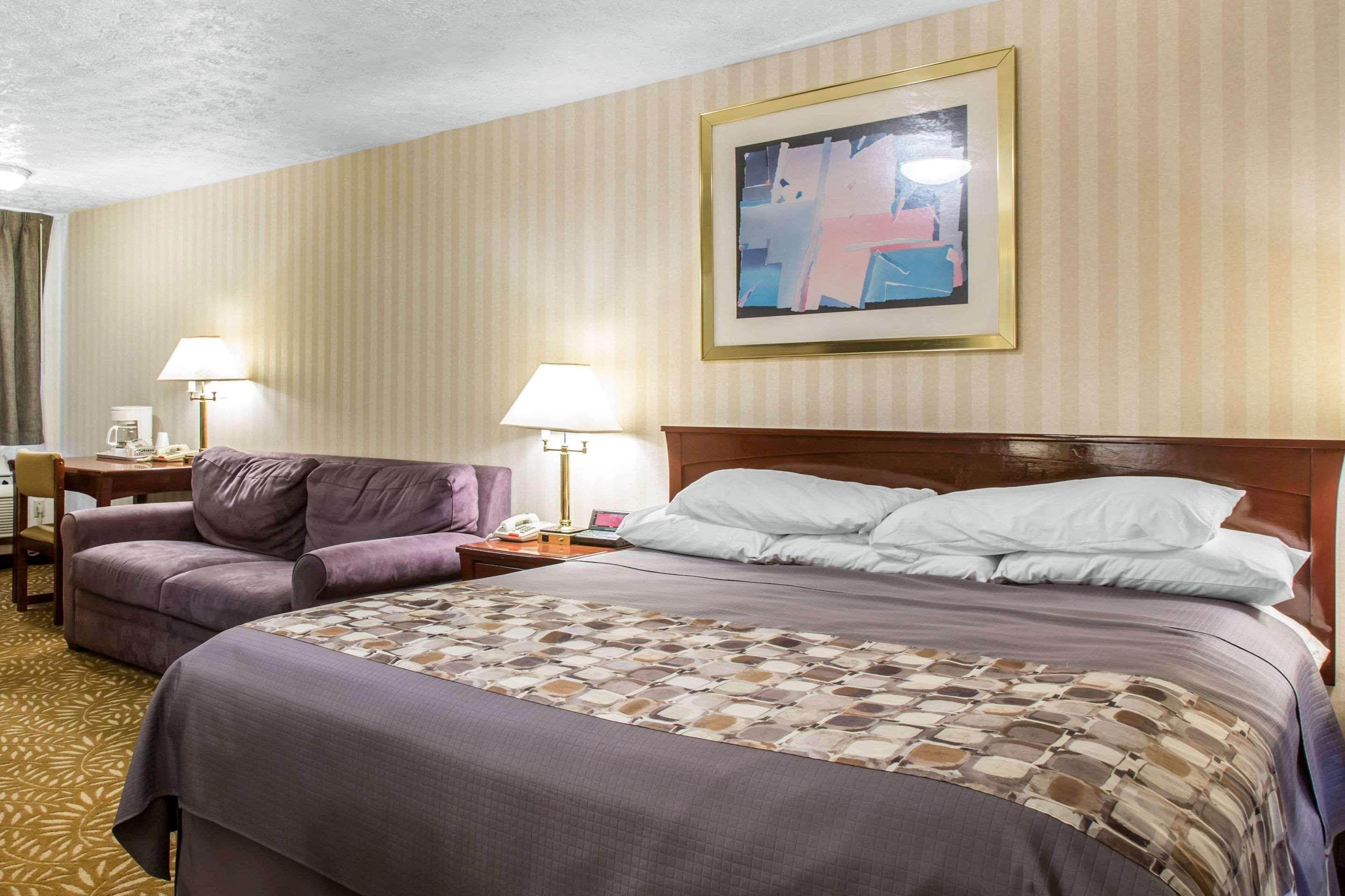 Rodeway Inn & Suites Branford - Guilford Экстерьер фото