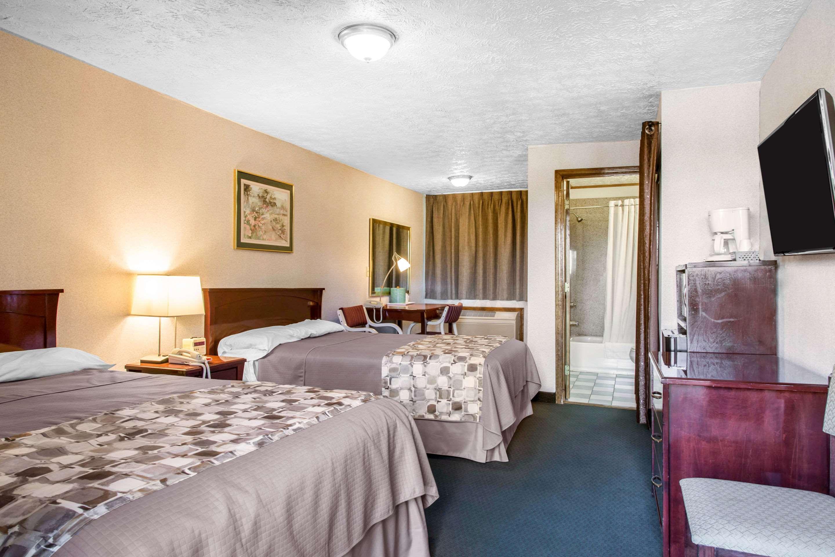 Rodeway Inn & Suites Branford - Guilford Экстерьер фото
