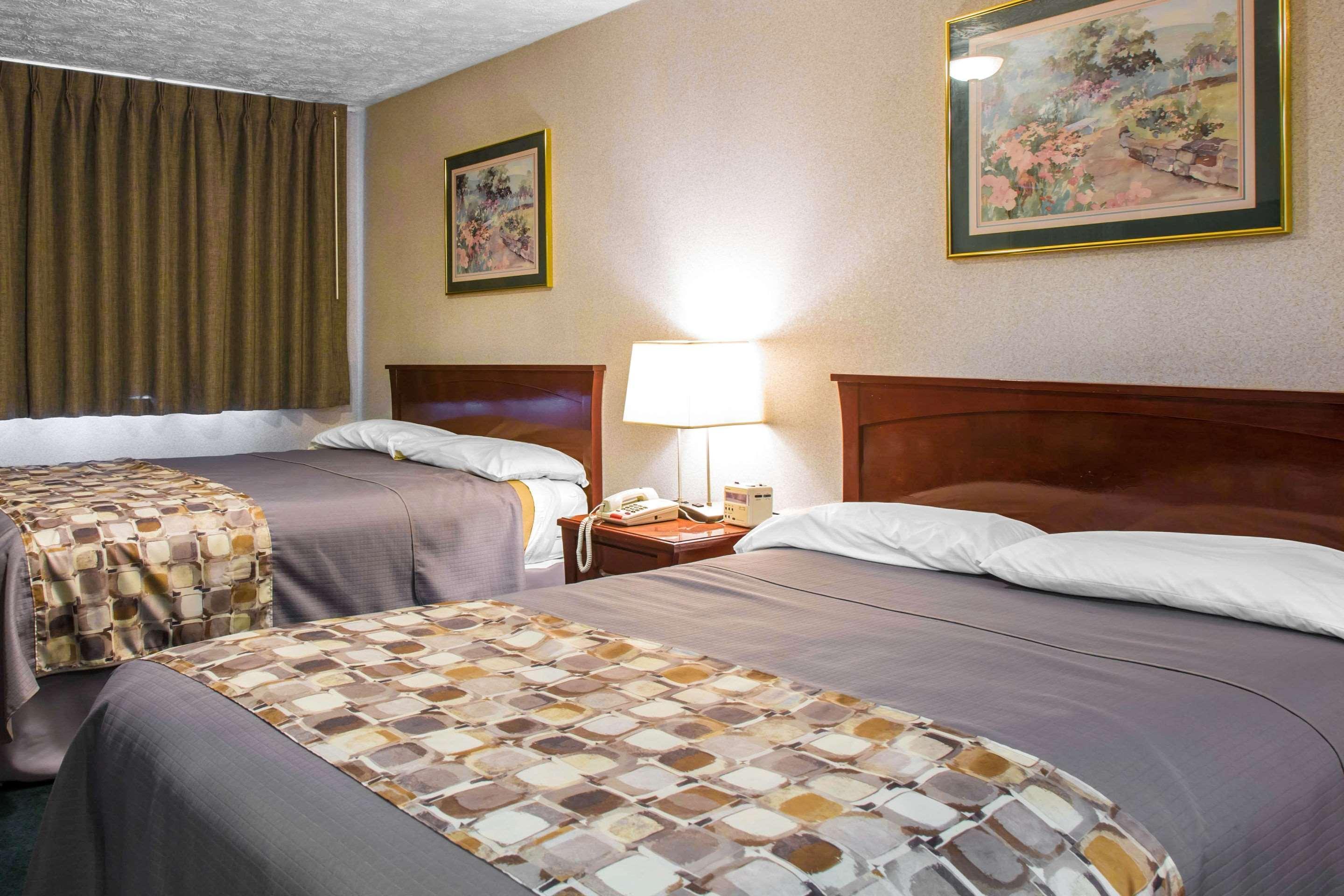 Rodeway Inn & Suites Branford - Guilford Экстерьер фото